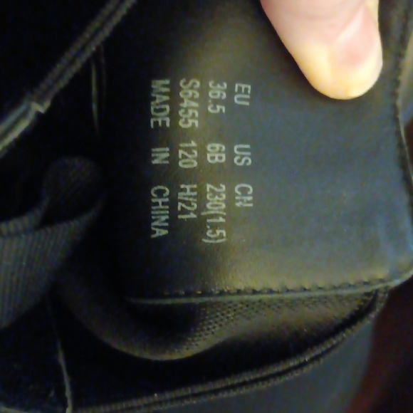 Stuart Weitzman boots size 6b - Picture 8 of 13